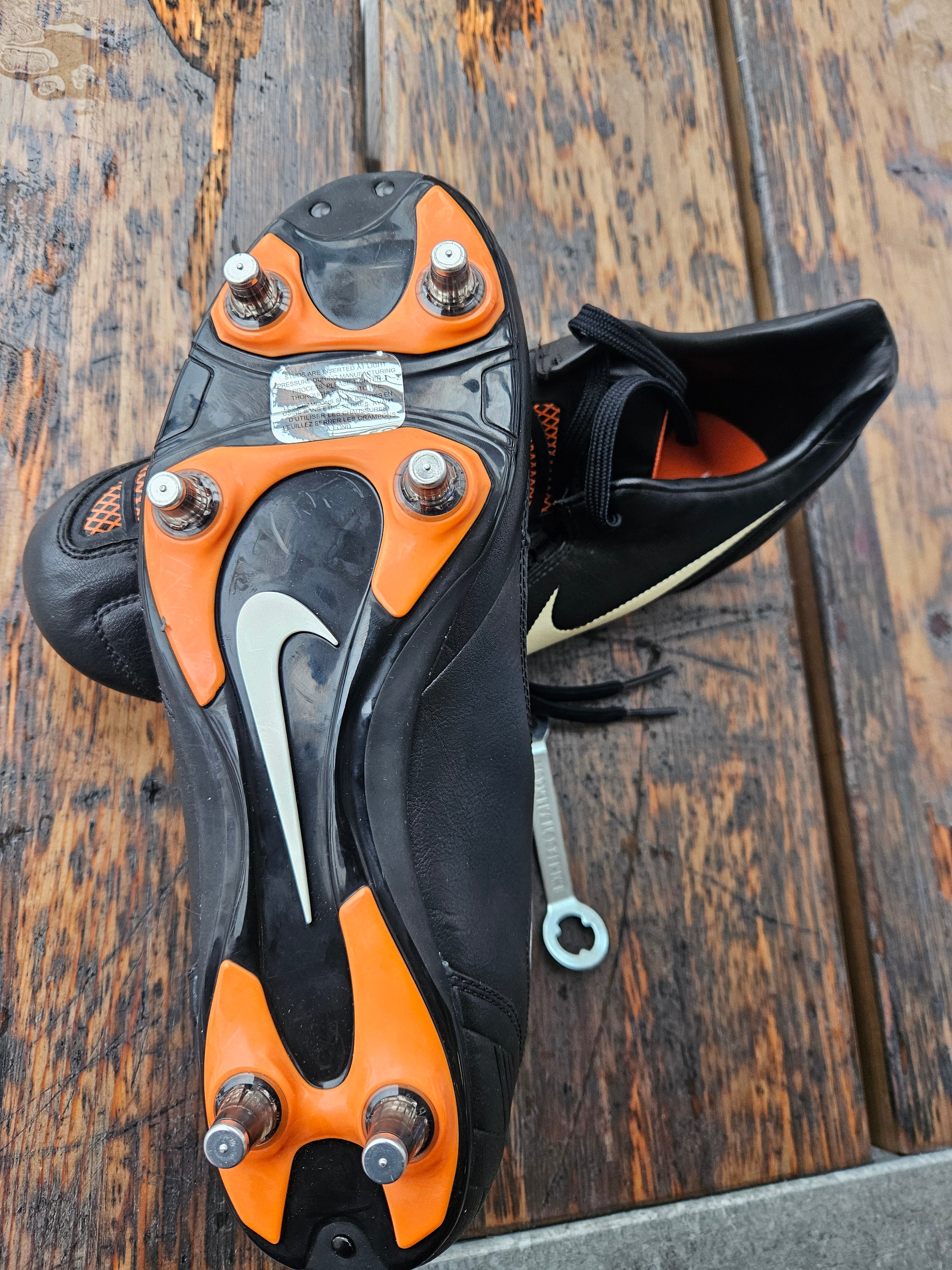 Nike Total 90 Shoot II SG 2009 - Black/Orange -  EU 45 -